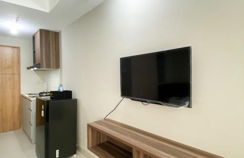Duren Sawit Appartement | Modern Look and Tidy Studio Gateway Park LRT City Jatibening Apartment By Travelio