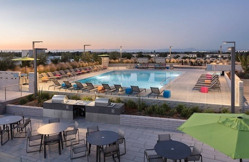 Central San Mateo Appartement | Modern Lux 1-Bedroom Chock-Full of Amenities. Caltrain & SFO < 10mins