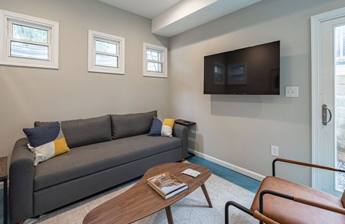 Brookland Copropriété | MODERN ☆ Lux ★ 1 BR 2 Bed Condo ☆ Prime Location