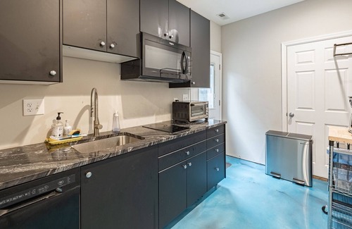 Brookland Copropriété | MODERN ☆ Lux ★ 1 BR 2 Bed Condo ☆ Prime Location
