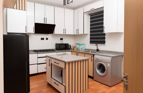 Ajah Appartement | Modern Luxe Apartment w/Gym & Pool
