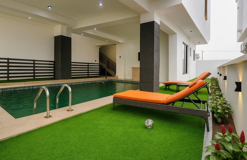 Ajah Appartement | Modern Luxe Apartment w/Gym & Pool