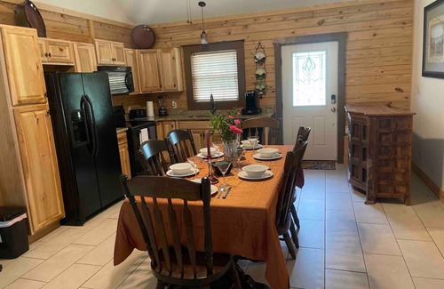 Conyers Cabine | Modern Luxe Cabin Tucked away on the Yellow River!