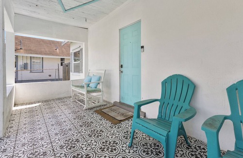 Palm Beach - West Palm Beach Maison | Modern Luxe Retreat w/Hot Tub: 5 Mins to Beach