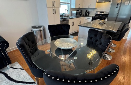 Elizabeth Appartement | Modern & Luxurious NYC-Themed 3-Bedroom Apartment Located Inside Gated Community