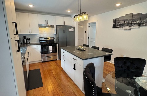 Elizabeth Appartement | Modern & Luxurious NYC-Themed 3-Bedroom Apartment Located Inside Gated Community