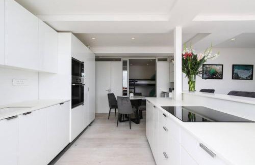 Bantry Bay Appartement | Modern & Luxurious Seaside Apartment