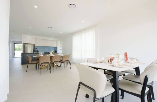 Sunnybank Hills Maison | Modern Luxury Family 5Bedrooms