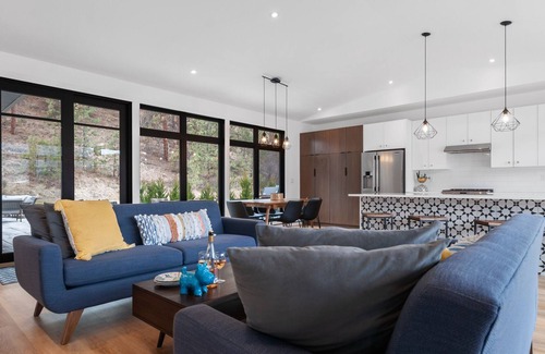 Okanagan-Similkameen Maison | Modern luxury family bungalow with direct access to Skaha Lake in Kaleden.