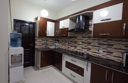 Gulshan-e-Iqbal Appartement | Modern Luxury Guest Apartment. 5 Minutes To The Shopping Mall & Theme Park