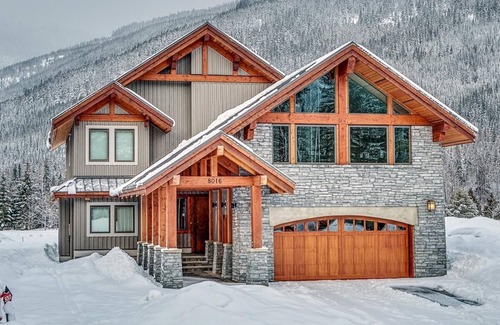 Whistler Maison | Modern Luxury Home in Whistler (Sleeps 10+)
