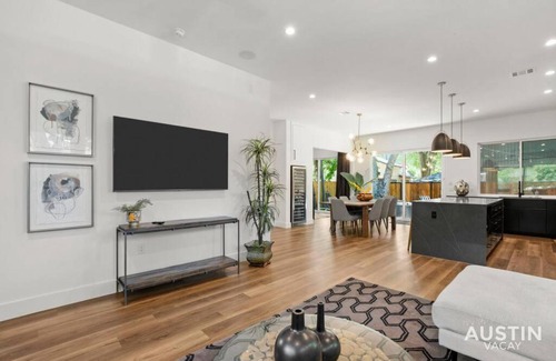 East Cesar Chavez Maison | Modern Luxury Home - Minutes from Lady Bird Lake