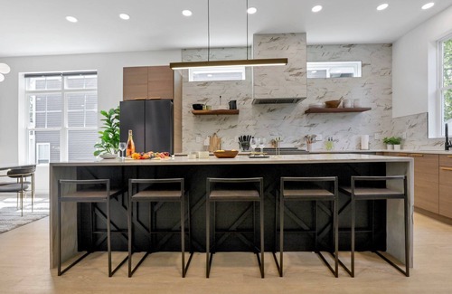 Near East Columbus Maison | Modern Luxury in Downtown Cbus - Close to Franklin Park and the East Market