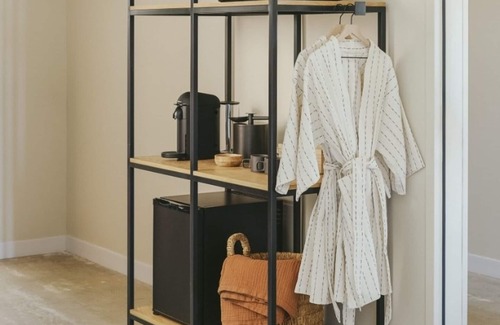 East Bank Hôtel | Modern Luxury Meets Southern Charm: Convenient City View Unit
