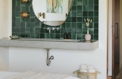 East Bank Hôtel | Modern Luxury Meets Southern Charm: Convenient City View Unit