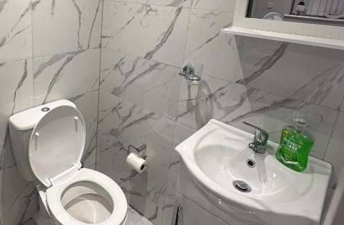 Luton Appartement | Modern Luxury Private Detached 1 Double Bedroom Studio Apartment - Super Fast Wifi