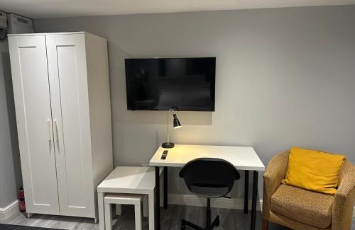 Luton Appartement | Modern Luxury Private Detached 1 Double Bedroom Studio Apartment - Super Fast Wifi