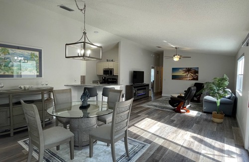 Lynnhaven Maison | Découvrez cette maison! Belle villa 2/2 avec chariot de golf à gaz, barbecue et WiFi!