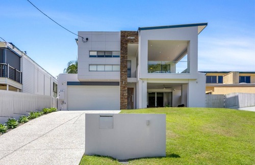 Yeronga Maison | Modern Luxury Riverfront Sanctuary