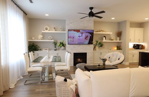 Vancouver Maison | Modern & Luxury Townhome in Vancouver WA [3BR/2.5BA]