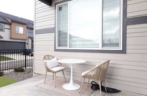 Vancouver Maison | Modern & Luxury Townhome in Vancouver WA [3BR/2.5BA]