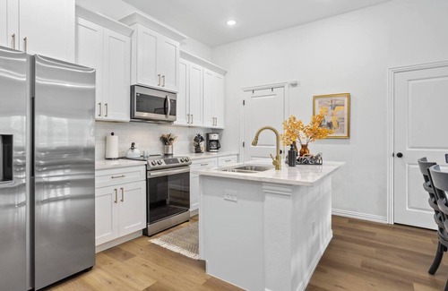 Arlington Maison | Modern Luxury+Walk to Globe Life | Post Malone