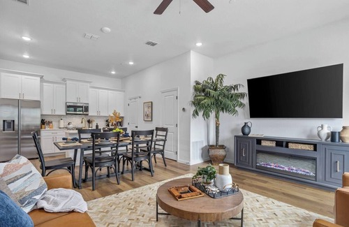 Arlington Maison | Modern Luxury+Walk to Globe Life | Post Malone