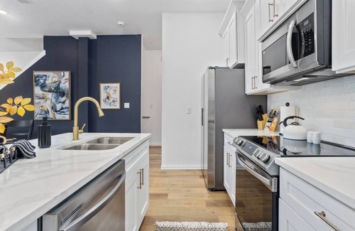 Arlington Maison | Modern Luxury+Walk to Globe Life | Post Malone
