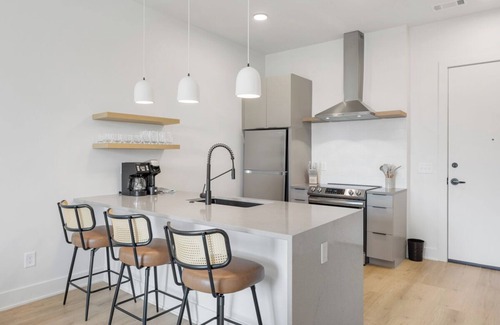 Inglewood Copropriété | Modern Mid-Term Stay at The Haysboro!