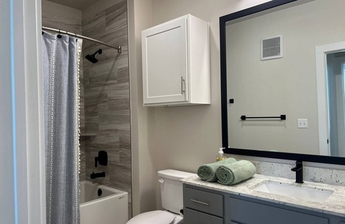 University Hills Appartement | Modern+Mins 2 DOWNTOWN+Furnished 2BD+2BTH+Pool+ Resort like!