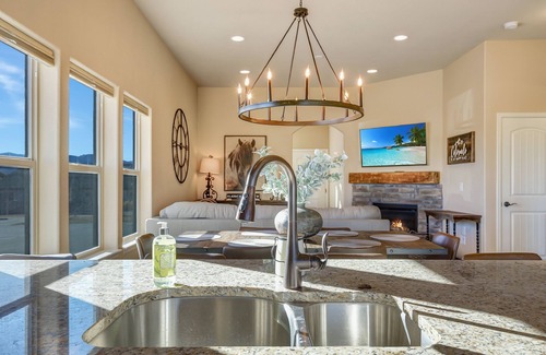 Northgate Maison | Modern mountain home in NE Colorado Springs