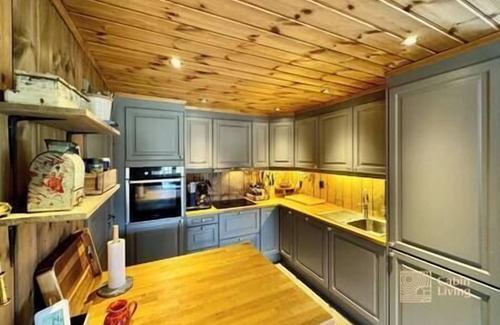 Tyinkrysset Cabine | Modern mountain cabin with sauna, bonfire & beautiful view in Filefjell