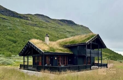 Tyinkrysset Cabine | Modern mountain cabin with sauna, bonfire & beautiful view in Filefjell
