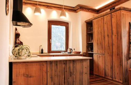 Auronzo di Cadore Appartement | Modern mountain retreat with Tre Cime and lake views