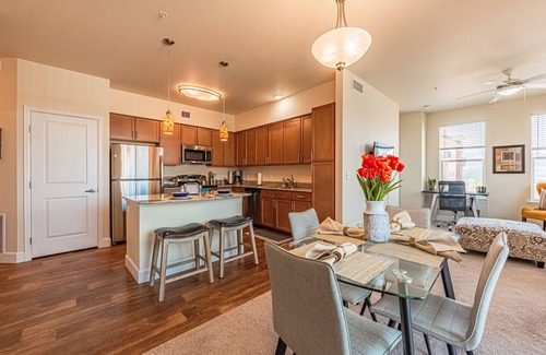 Briargate Appartement | Modern Mountain view very clean