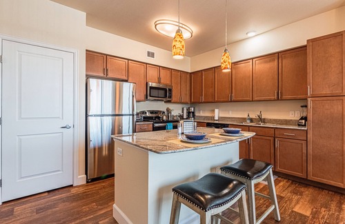 Briargate Appartement | Modern Mountain view very clean