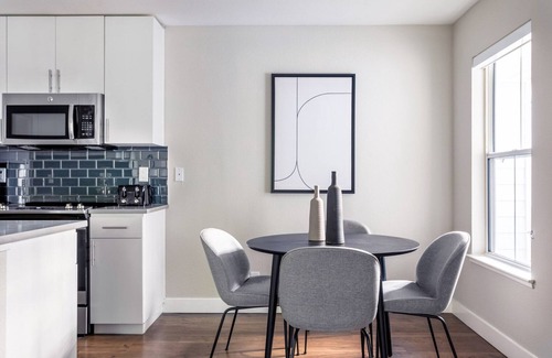Old Mountain View Appartement | Modern Mountain View 2BR w/ Gym, Spa, Parking, near Dining, by Blueground