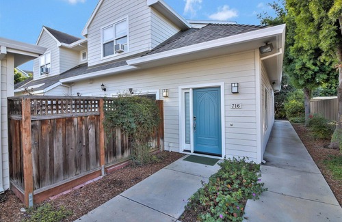 Mountain View Maison | Modern Mountain View 2BR w/ Patio & Vaulted Ceilings