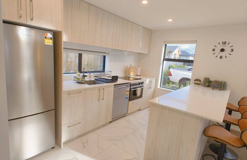 Trentham Maison | Modern & New 3 Beds 6 Guests