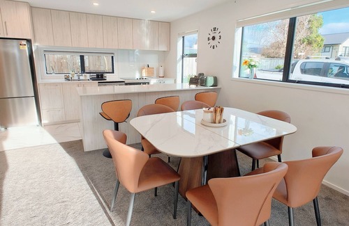 Trentham Maison | Modern & New 3 Beds 6 Guests