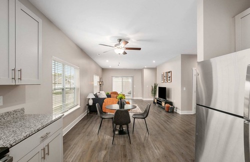 Grandville Copropriété | Modern New Build 2BR + 2BA Condo w/ Garage + Patio