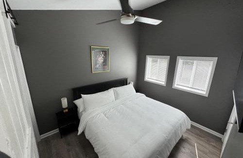 Nimitz Appartement | Modern Nimitz Cabin on 19 Acres with Fireplace and WiFi