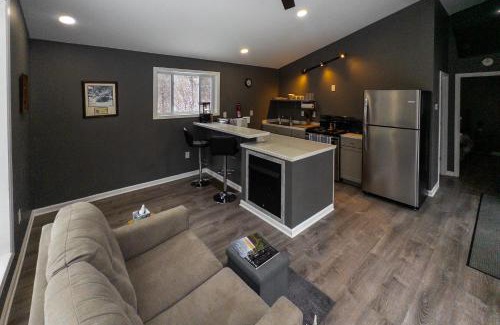 Nimitz Appartement | Modern Nimitz Cabin on 19 Acres with Fireplace and WiFi