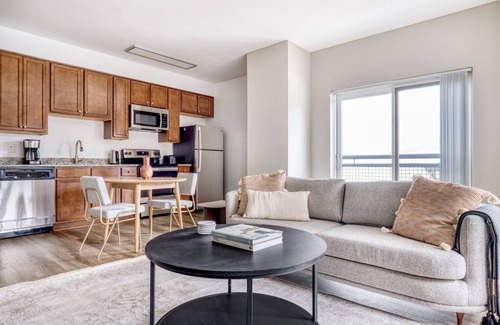 North Bethesda Appartement | Modern North Bethesda 2BR w/ W/D, Pool & Gym, nr Metro, by Blueground