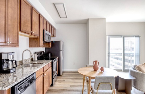 North Bethesda Appartement | Modern North Bethesda 2BR w/ W/D, Pool & Gym, nr Metro, by Blueground