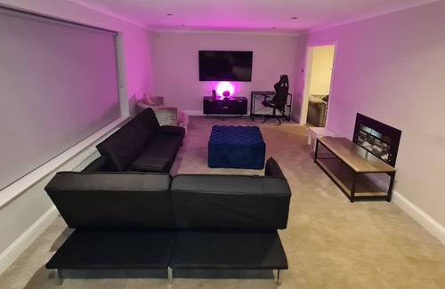 Underhill Maison | Modern North London Oasis - Modern House w/ Parking and Garden