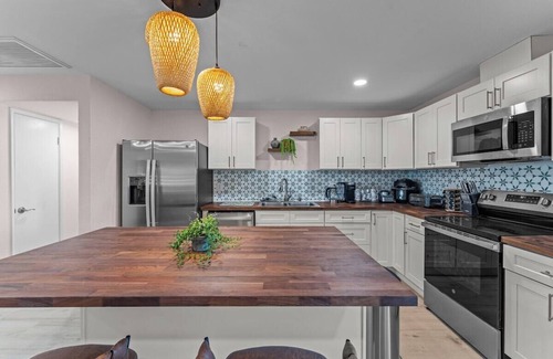Paradise Valley Oasis Maison | Modern North Phoenix Retreat | Heated Pool & Luxe Comfort