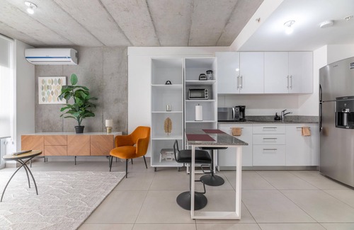 Curridabat Appartement | Modern Oasis iFreses, 18th floor! AC, TV and Pool