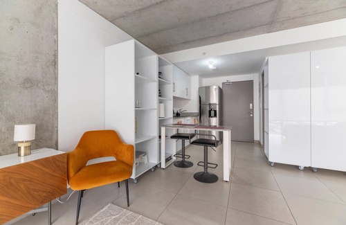 Curridabat Appartement | Modern Oasis iFreses, 18th floor! AC, TV and Pool