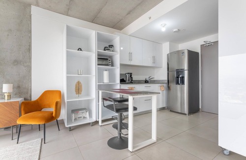 Curridabat Appartement | Modern Oasis iFreses, 18th floor! AC, TV and Pool